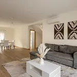 Bright & Airy 3br Spacious * Sesimbra