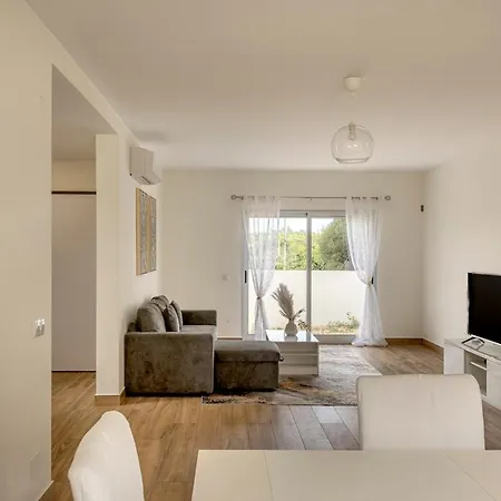 Villa Bright & Airy 3br Spacious *