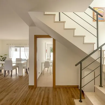 Bright & Airy 3br Spacious Sesimbra