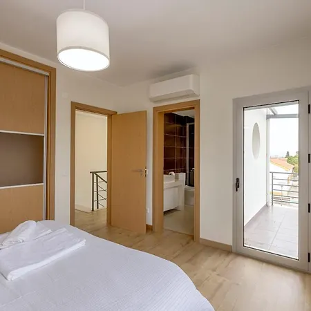 Bright & Airy 3br Spacious