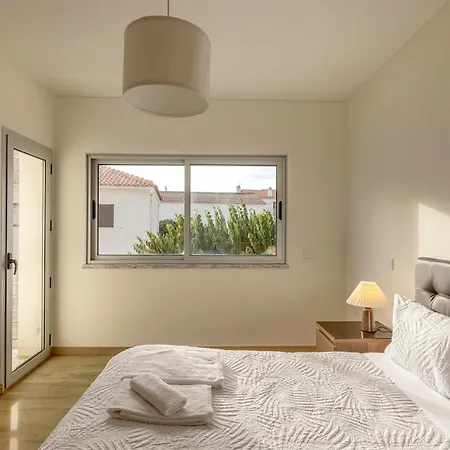 Bright & Airy 3br Spacious Villa Sesimbra