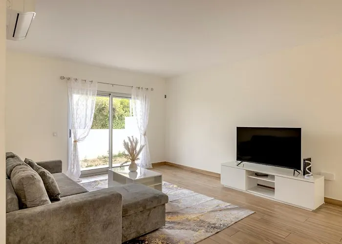 Bright & Airy 3br Spacious Villa *