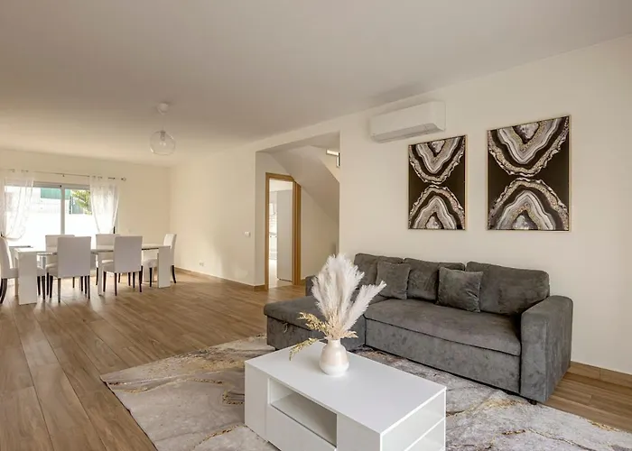 Bright & Airy 3br Spacious * Sesimbra