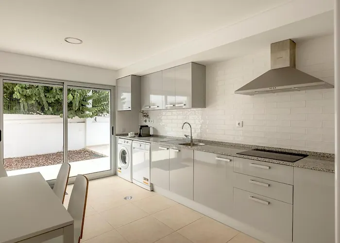 Bright & Airy 3br Spacious * Sesimbra