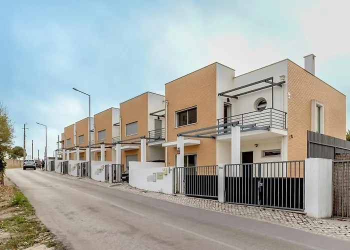 Bright & Airy 3br Spacious Villa Sesimbra