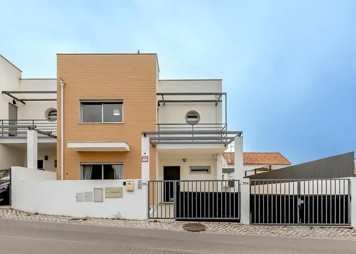 Bright & Airy 3br Spacious Sesimbra