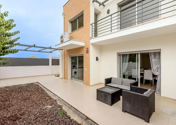 Bright & Airy 3br Spacious * Sesimbra