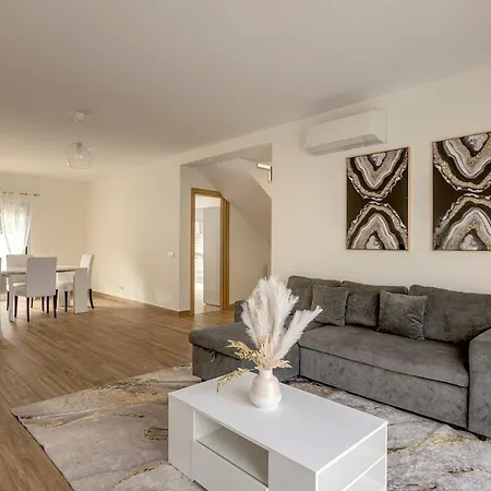 Bright & Airy 3br Spacious * Sesimbra
