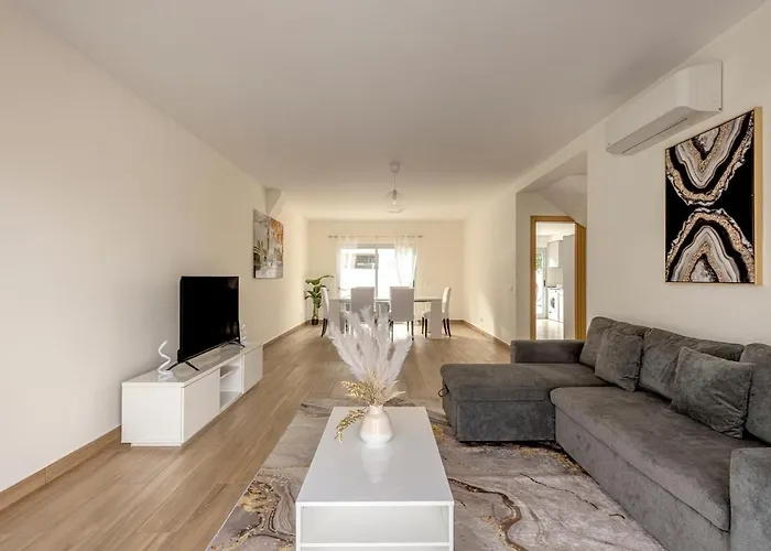 Bright & Airy 3br Spacious Sesimbra