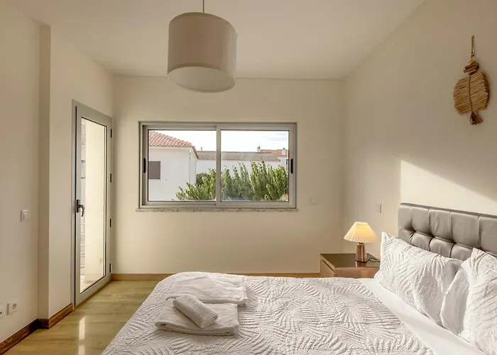 Bright & Airy 3br Spacious Villa Sesimbra